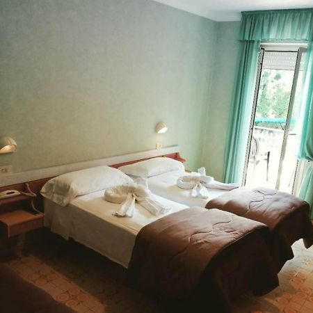 Hotel Elvira フィウッジ エクステリア 写真
