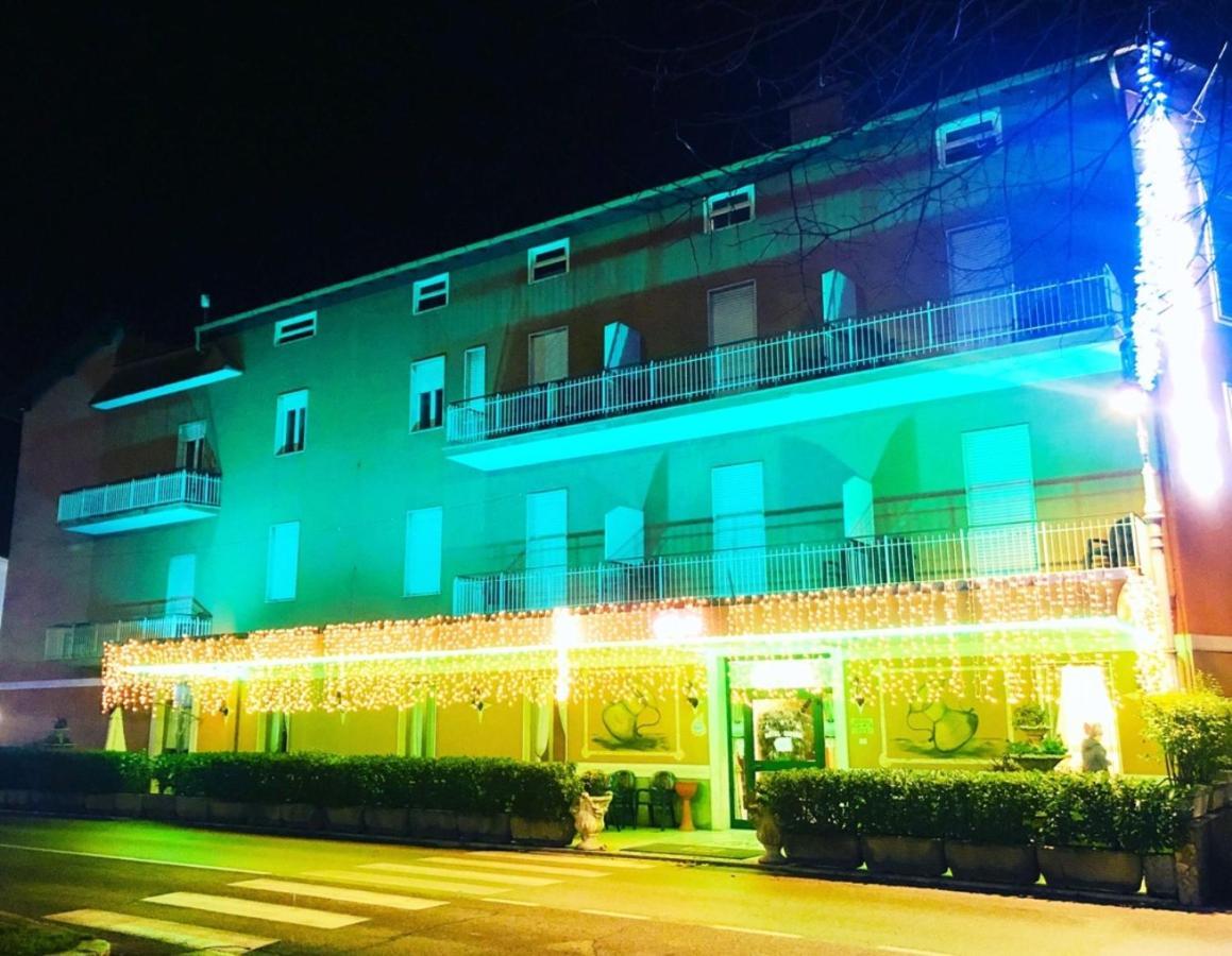 Hotel Elvira フィウッジ エクステリア 写真