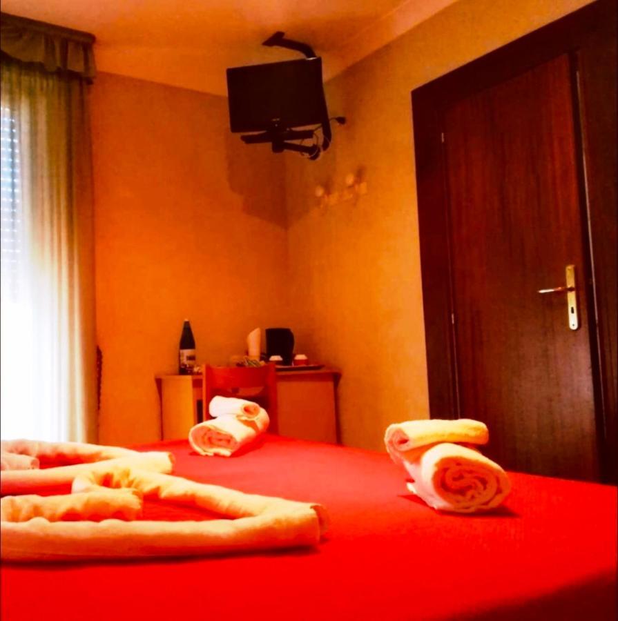 Hotel Elvira フィウッジ エクステリア 写真