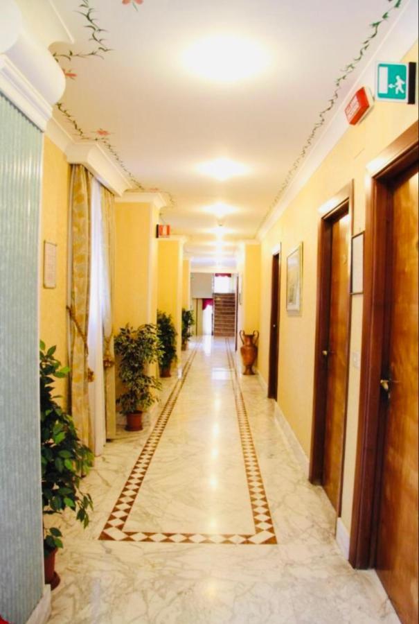 Hotel Elvira フィウッジ エクステリア 写真