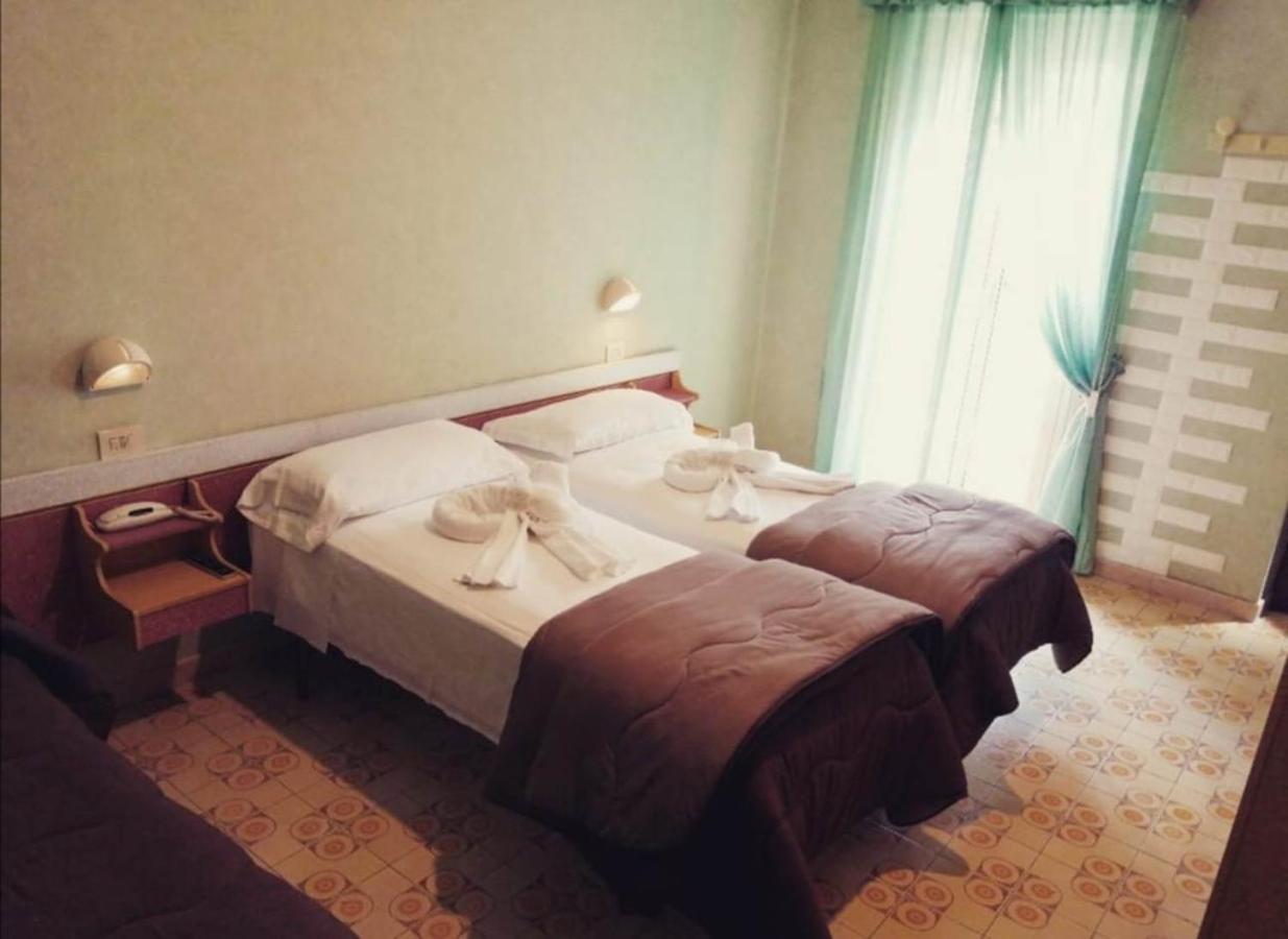 Hotel Elvira フィウッジ エクステリア 写真