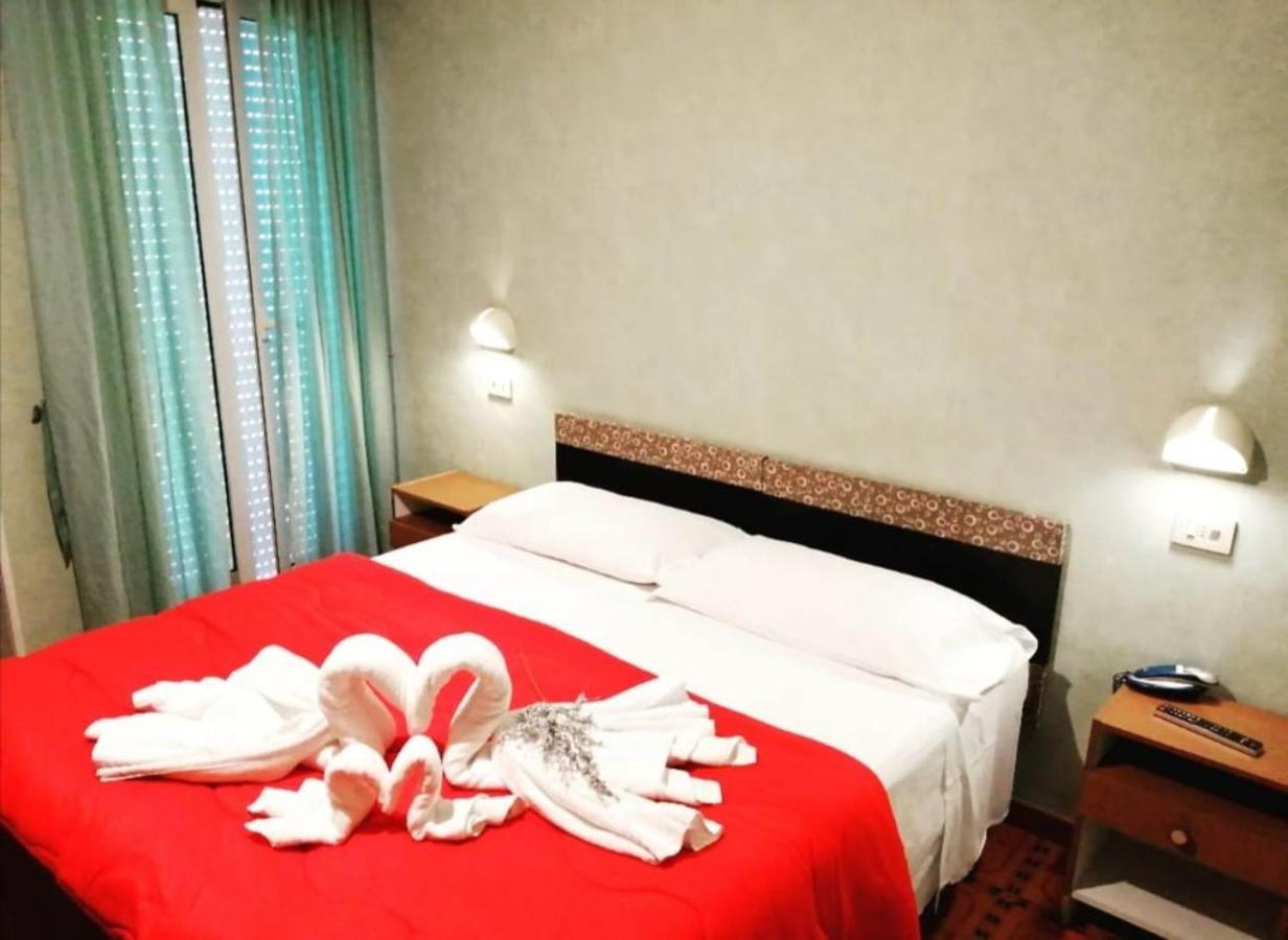 Hotel Elvira フィウッジ エクステリア 写真