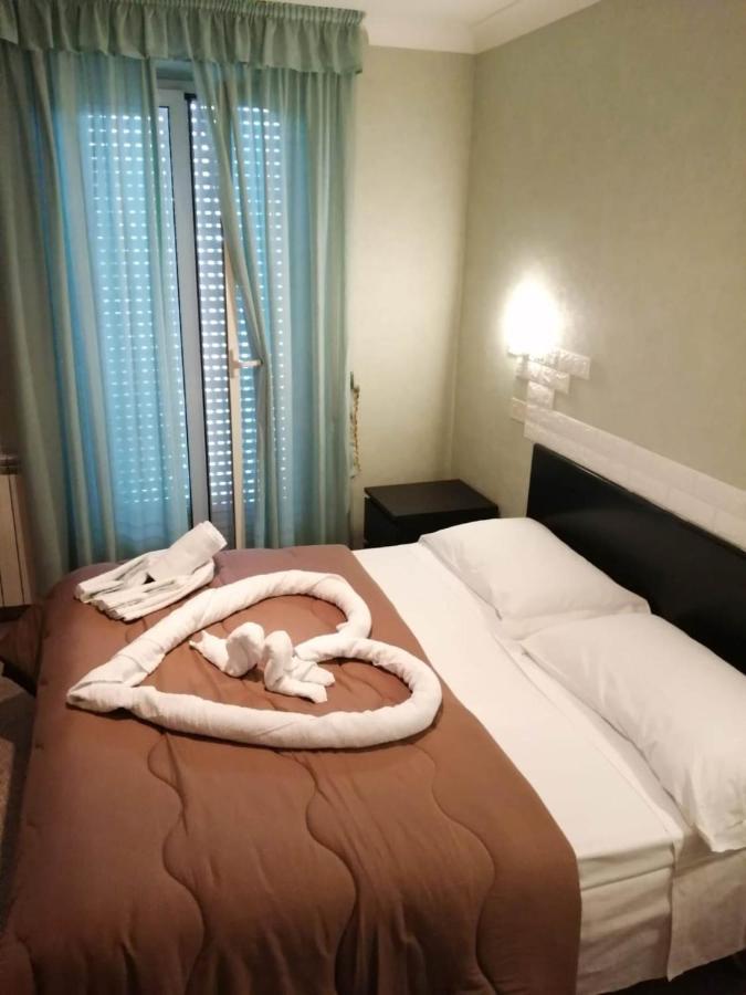 Hotel Elvira フィウッジ エクステリア 写真